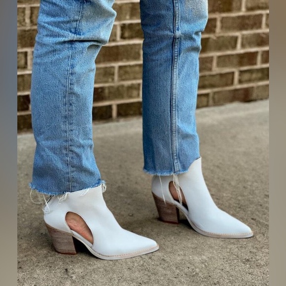 Free People White Ankle Boots - Picture 16 of 16